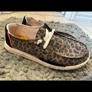 Hey Dudes- Wendy, Jungle Brown